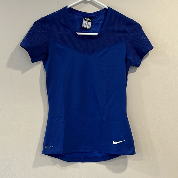 Nike Pro Top🔥 - Picture 1 of 4